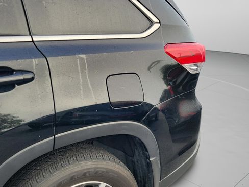 Used 2019 Toyota Highlander XLE image 24