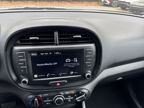 Used 2025 Kia Soul LX w/ LX Technology Package FWD image 17