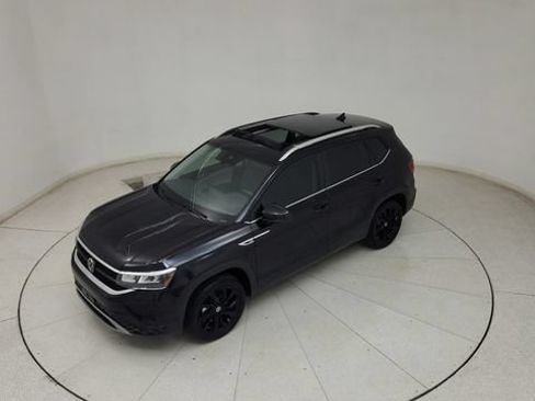Used 2024 Volkswagen Taos SE FWD image 23