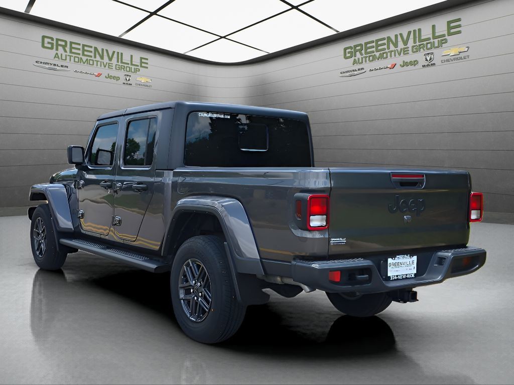 Used 2024 Jeep Gladiator Sport AWD/4WD image 3