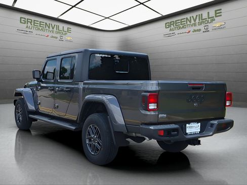 Used 2024 Jeep Gladiator Sport AWD/4WD image 3