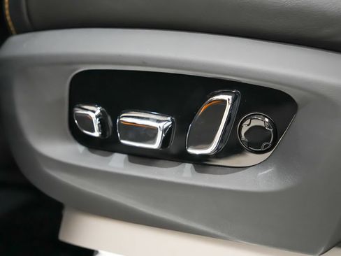 Used 2024 Rolls-Royce Cullinan Black Badge AWD/4WD image 28