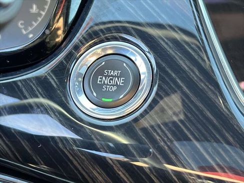 Used 2024 Cadillac XT6 Premium Luxury image 31