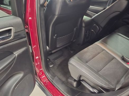 Certified 2022 Jeep Grand Cherokee Laredo X image 30