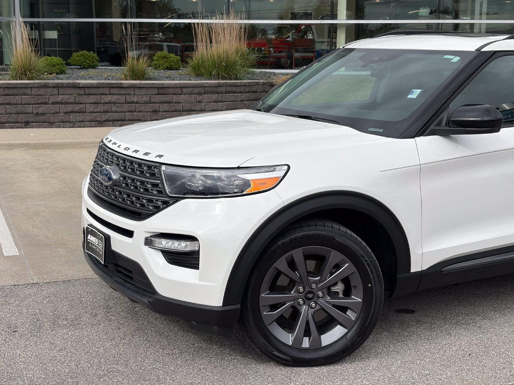 Certified 2023 Ford Explorer XLT w/ Equipment Group 202A AWD/4WD image 2
