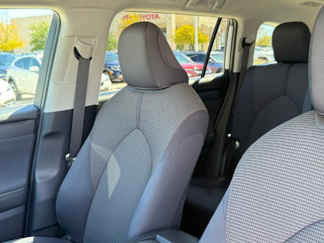 Used 2024 Toyota Highlander LE FWD image 16