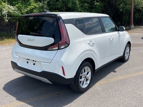 Used 2023 Kia Soul LX w/ LX Technology Package FWD image 7