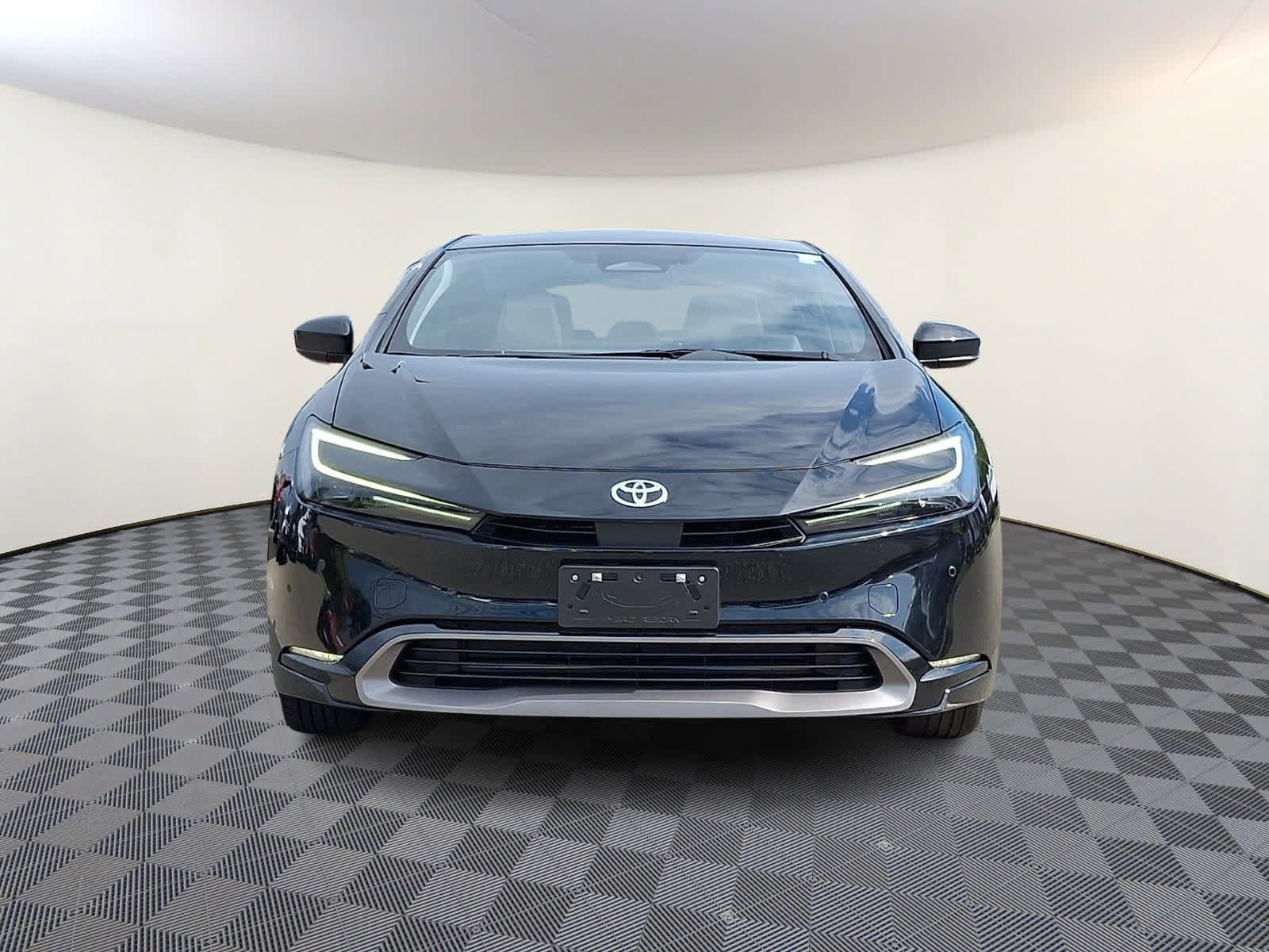 Certified 2025 Toyota Prius XLE FWD image 3