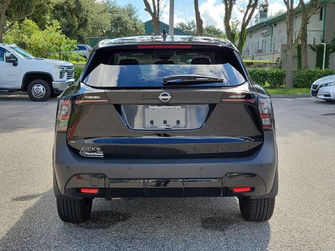Certified 2025 Nissan Kicks SV w/ Illumination Package FWD image 6