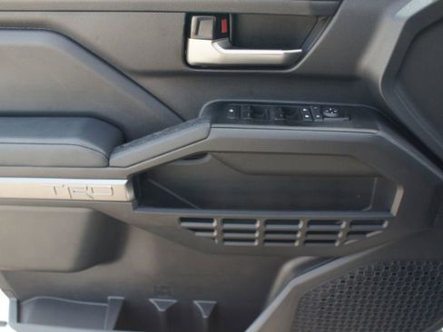 Used 2025 Toyota Tacoma TRD Sport AWD/4WD image 28