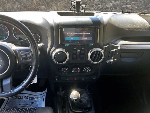Used 2012 Jeep Wrangler Unlimited Rubicon w/ Connectivity Group AWD/4WD image 6