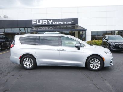 Used 2023 Chrysler Pacifica Touring-L