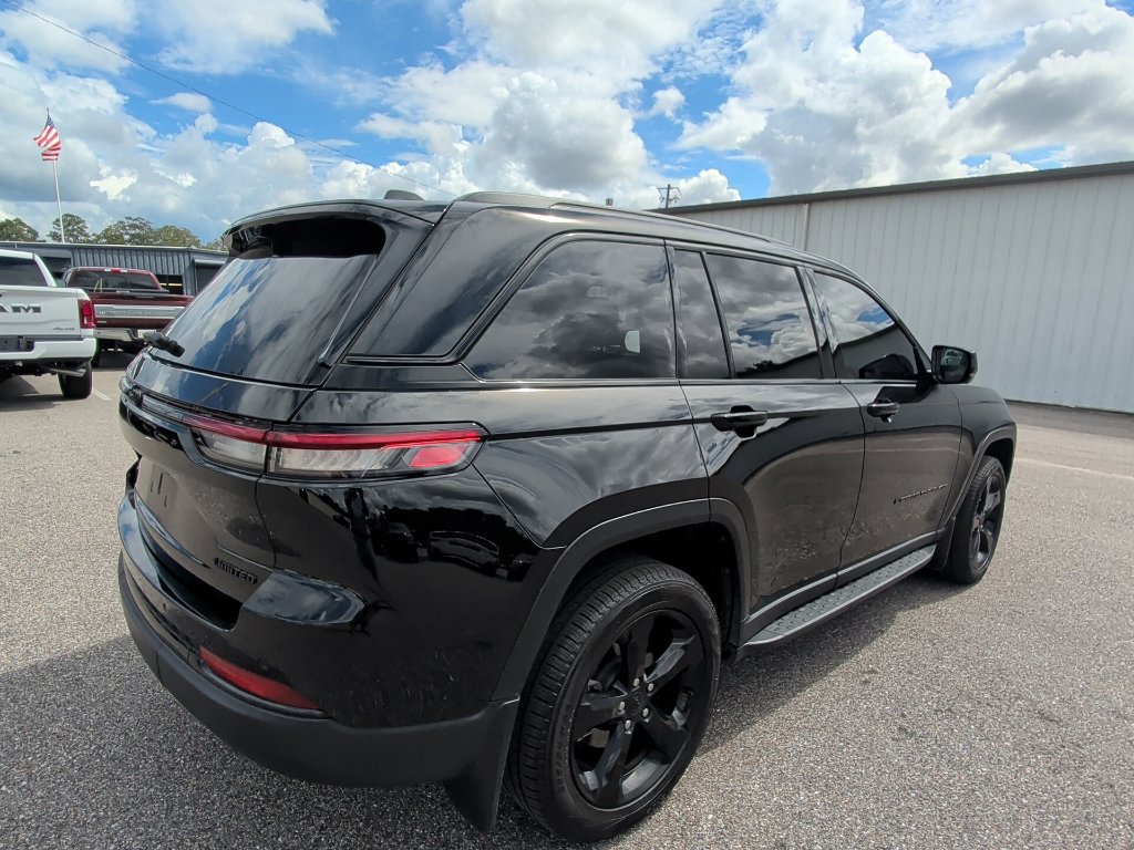 Used 2025 Jeep Grand Cherokee Limited w/ Luxury Tech Group II AWD/4WD image 6