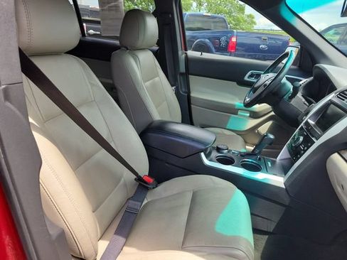 Used 2014 Ford Explorer Limited w/ Equipment Group 301A AWD/4WD image 31