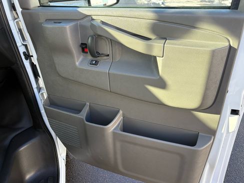 Used 2023 GMC Savana 3500 Extended w/ Power Convenience Package image 17