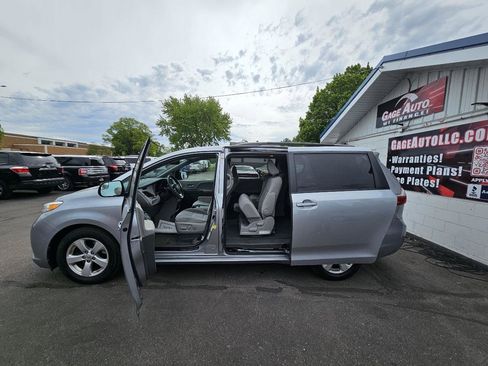 Used 2016 Toyota Sienna LE FWD image 25