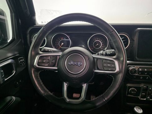 Used 2021 Jeep Wrangler Unlimited Sahara w/ Uconnect 4C Nav & Sound Group image 4