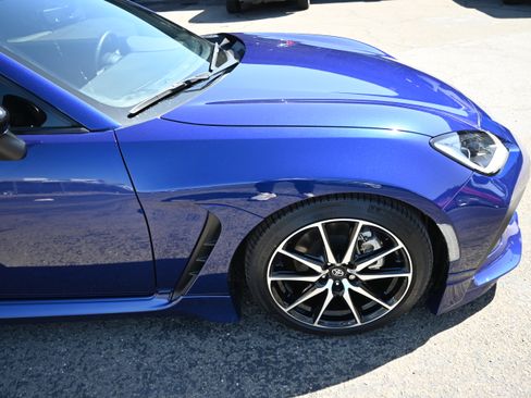 Used 2023 Toyota GR86 RWD image 19