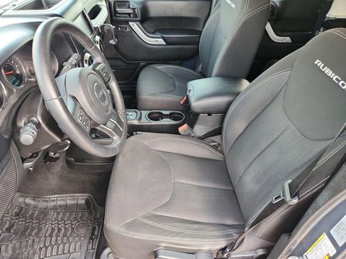 Used 2016 Jeep Wrangler Unlimited Rubicon w/ Connectivity Group AWD/4WD image 18