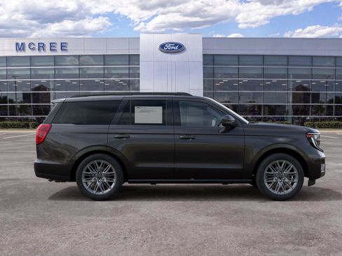 New 2027 Ford Expedition Platinum w/ Stealth Appearance Package RWD image 5