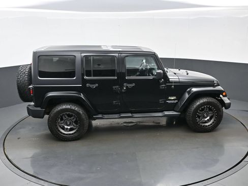 Used 2014 Jeep Wrangler Unlimited Sahara w/ Connectivity Group AWD/4WD image 38