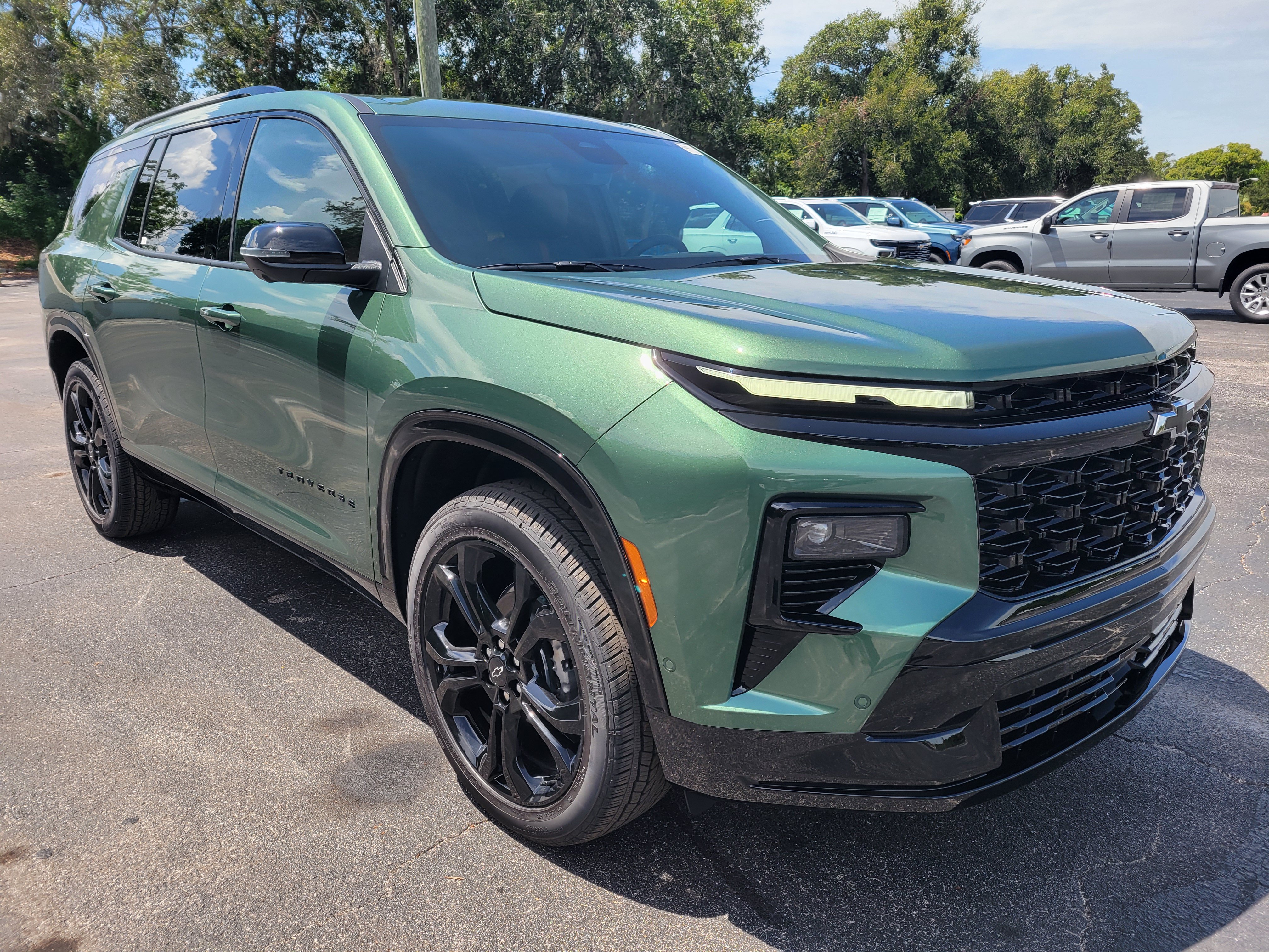 New 2027 Chevrolet Traverse RS FWD image 3
