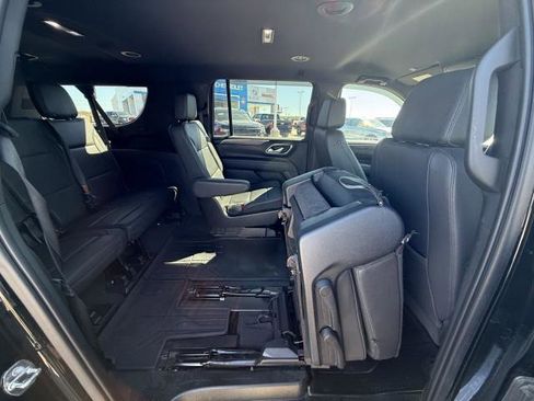 Used 2022 Chevrolet Suburban LT w/ Luxury Package image 28