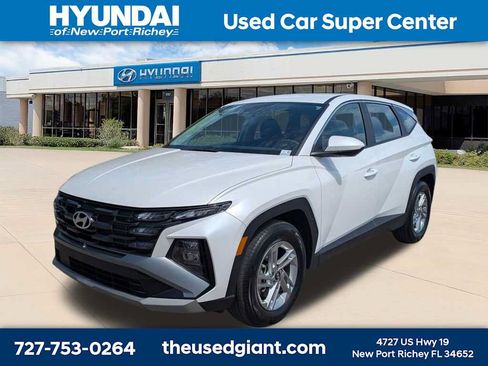 Used 2025 Hyundai Tucson SE FWD image 1