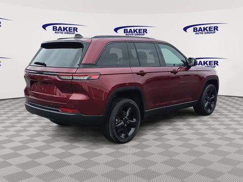 Used 2023 Jeep Grand Cherokee Altitude image 3