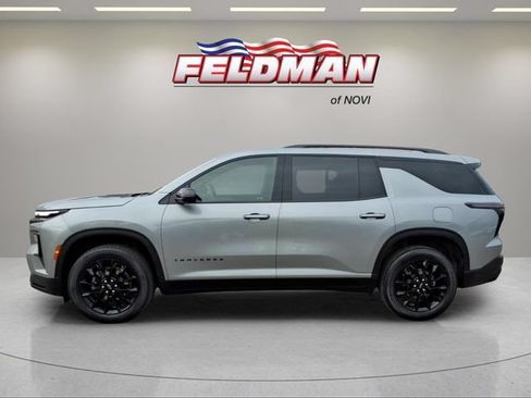 Used 2024 Chevrolet Traverse LT w/ Midnight/Sport Edition FWD image 2