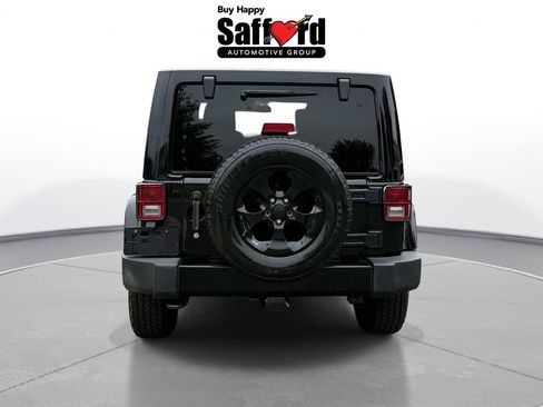 Used 2015 Jeep Wrangler Unlimited Sahara AWD/4WD image 7