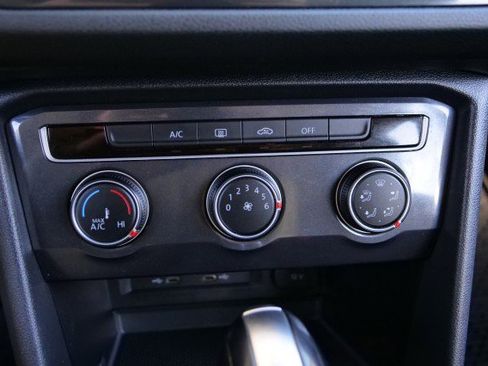 Used 2020 Volkswagen Tiguan S image 14