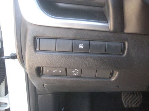 Used 2023 Nissan Rogue SV AWD/4WD image 17