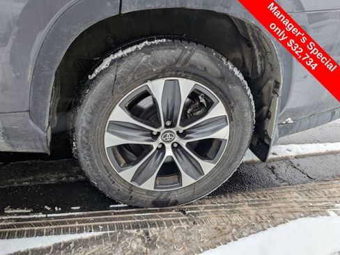 Used 2022 Toyota Highlander XLE image 24