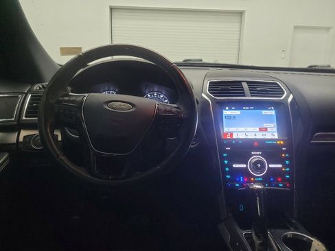 Used 2019 Ford Explorer Platinum AWD/4WD image 22