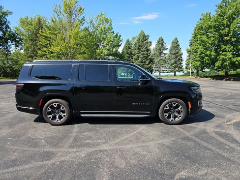 Used 2024 Jeep Wagoneer L Series III w/ Flexible Seating Group AWD/4WD image 7