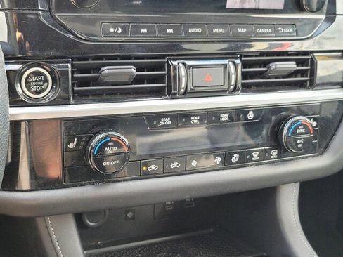 Used 2022 Nissan Pathfinder SL w/ SL Premium Package image 19