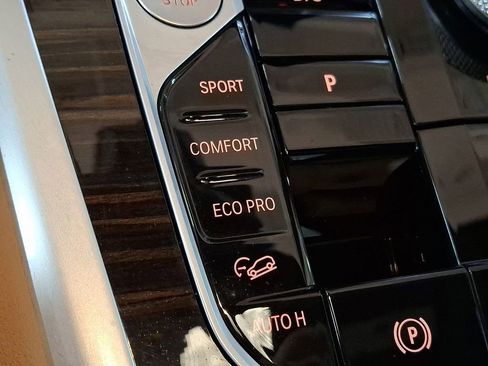 Used 2024 BMW X6 xDrive40i w/ Premium Package image 21