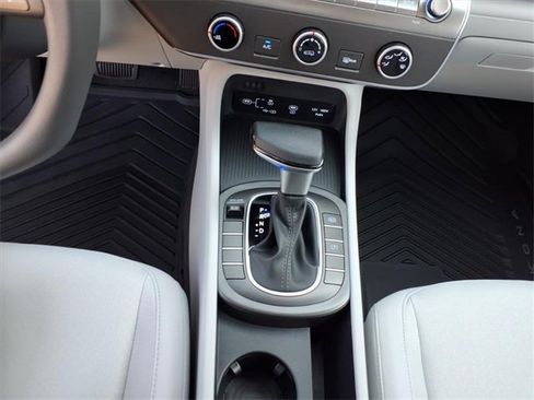 New 2026 Hyundai Kona SE image 14