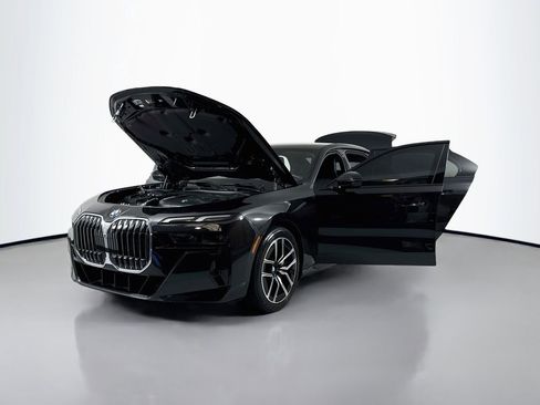 Used 2025 BMW 740i xDrive AWD/4WD image 21