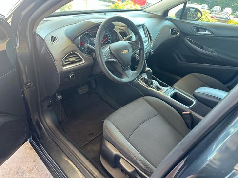 Used 2017 Chevrolet Cruze LT image 7