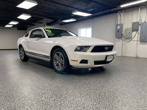 Used 2010 Ford Mustang Coupe RWD image 4