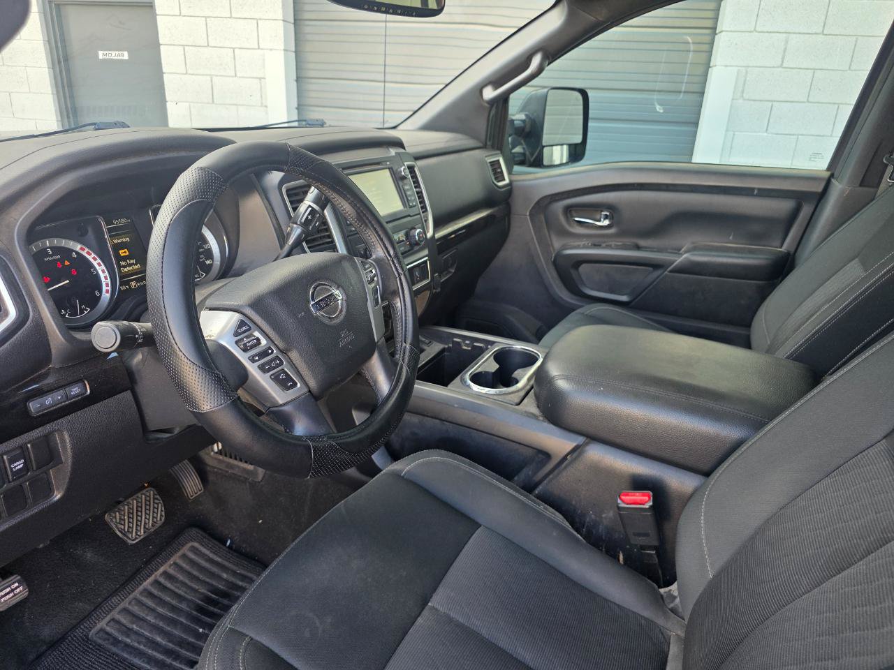 Used 2018 Nissan Titan SV w/ SV Convenience Package AWD/4WD image 23