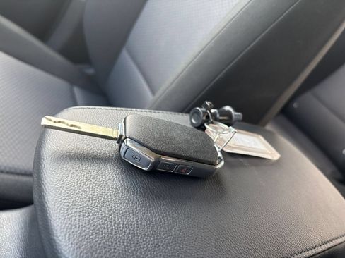 Used 2025 Kia Soul LX w/ LX Technology Package FWD image 22