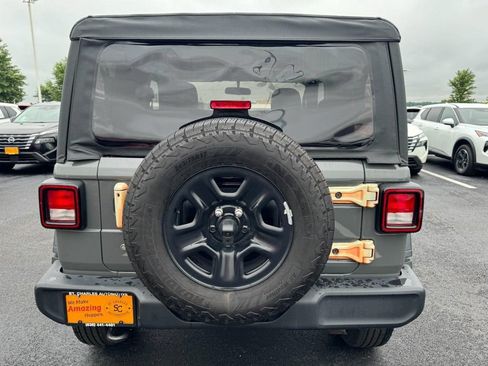 Used 2020 Jeep Wrangler Sport AWD/4WD image 4