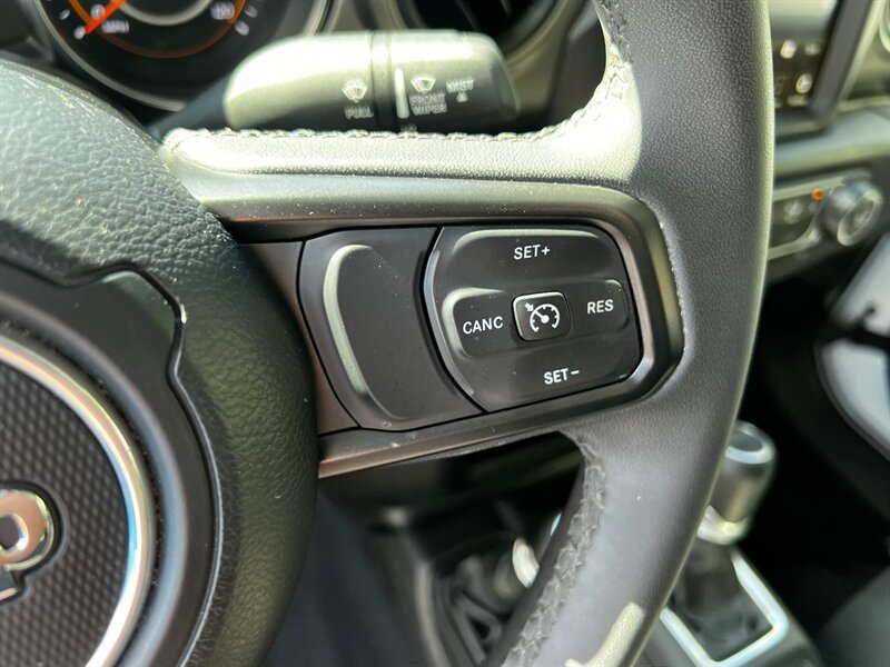 Used 2023 Jeep Gladiator Sport AWD/4WD image 25
