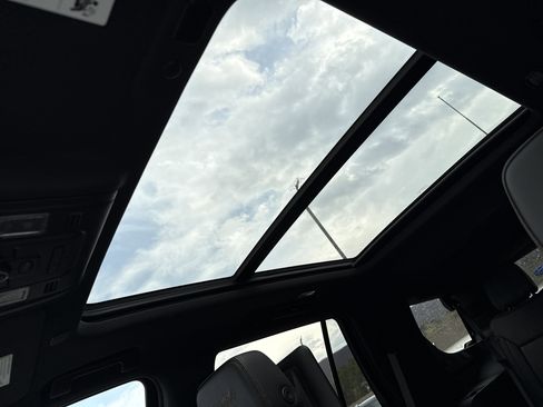 Used 2023 Chevrolet Tahoe High Country image 27