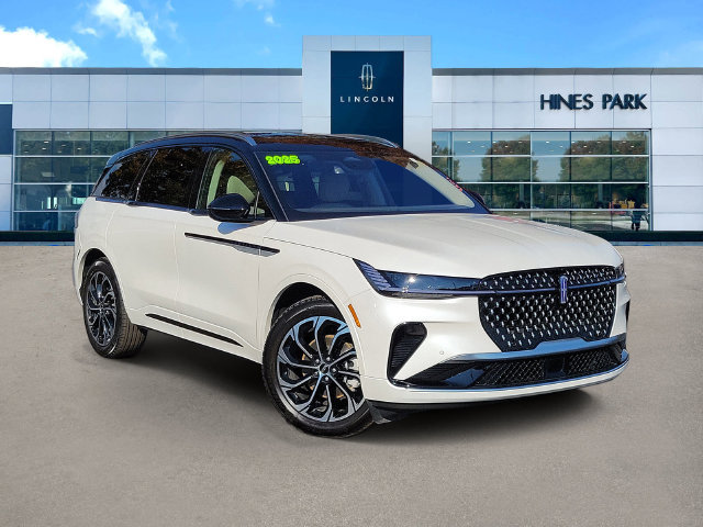 Used 2025 Lincoln Nautilus Reserve AWD/4WD image 1