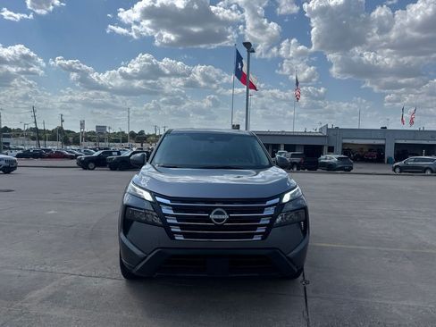Certified 2025 Nissan Rogue SV AWD/4WD image 4