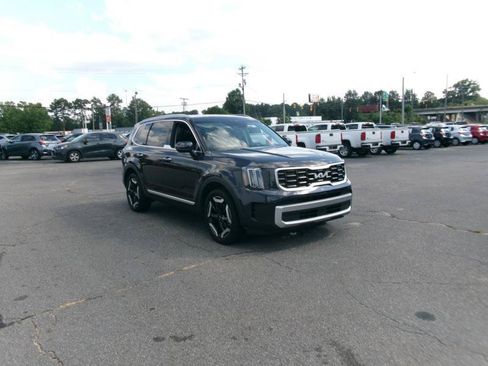 Used 2025 Kia Telluride S FWD image 4